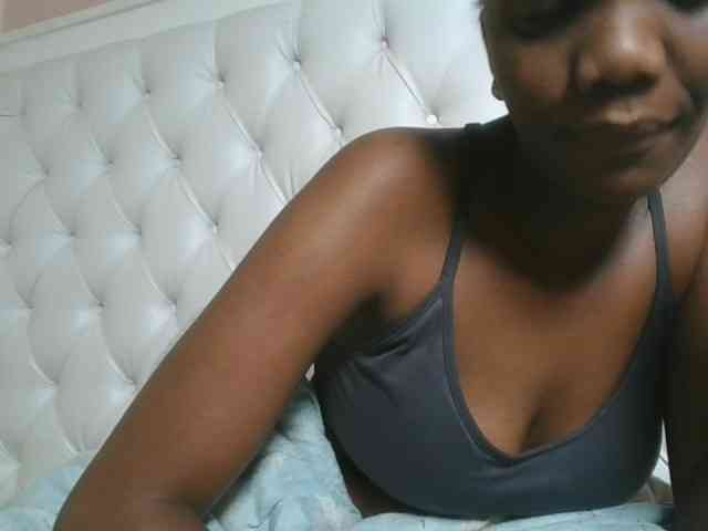 Naughtypetite1 webcam