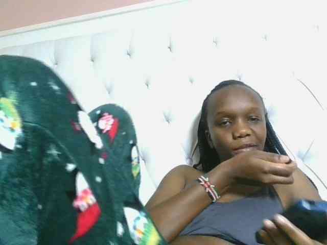 Naughtypetite1 webcam