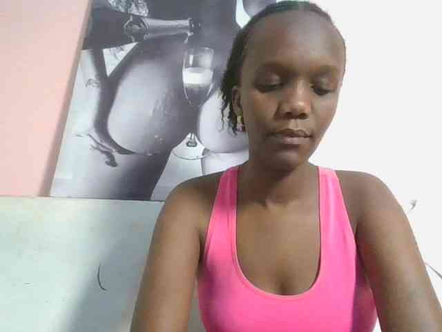 Naughtypetite1 webcam