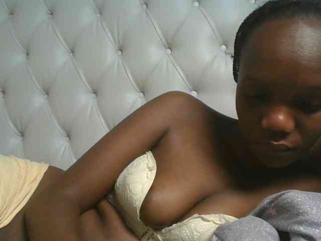 Naughtypetite1 webcam