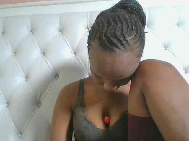 Naughtypetite1 webcam