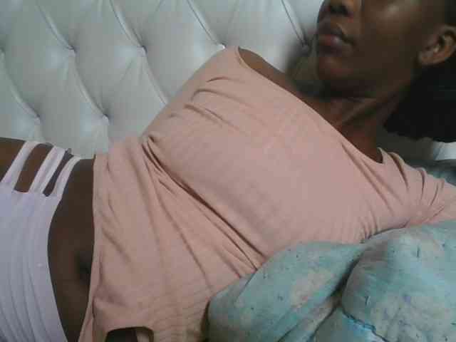 Naughtypetite1 webcam
