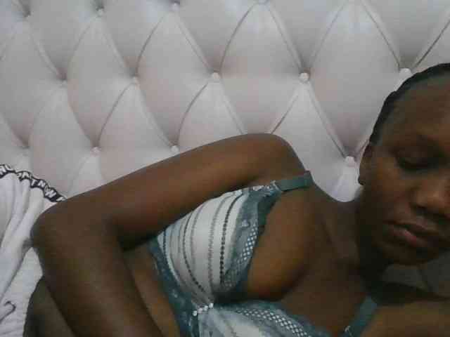 Naughtypetite1