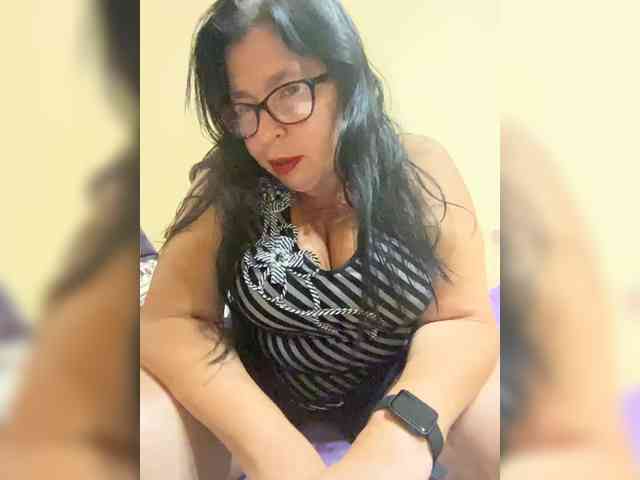Markuza19 live female cam on bongacams