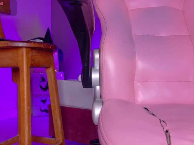 Melody--09, en vivo ahora en BongaCams