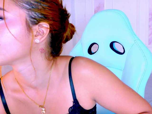 Melody--09 live cam on BongaCams