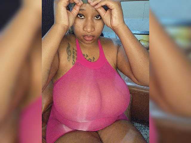 Bigmelons live cam on BongaCams