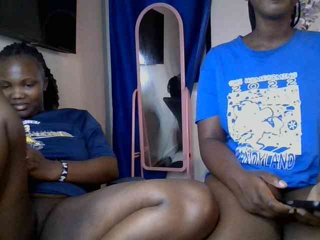 Naughtytogether's cam show statistics and live stream