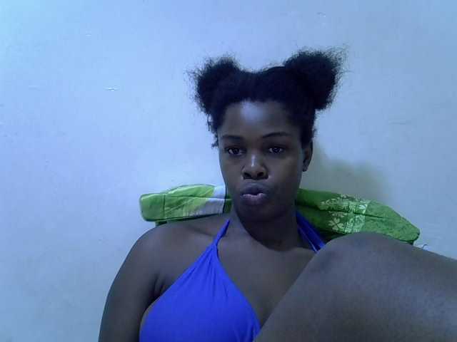 pretty-kimmy, en directo ahora en BongaCams