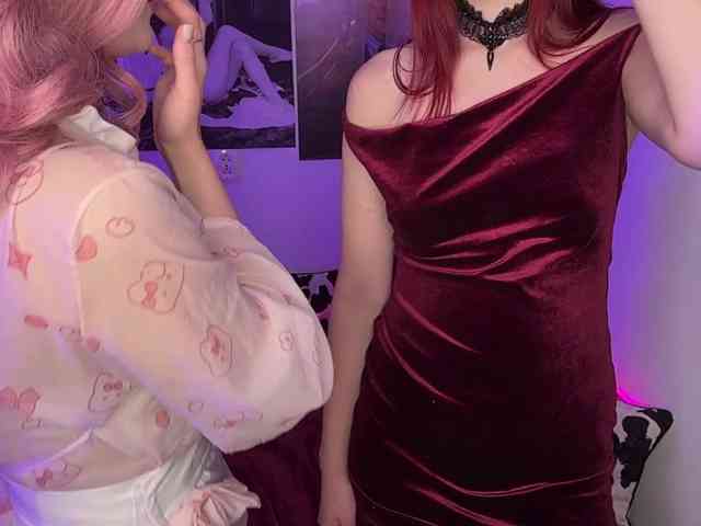 Lana-and-Jana webcam