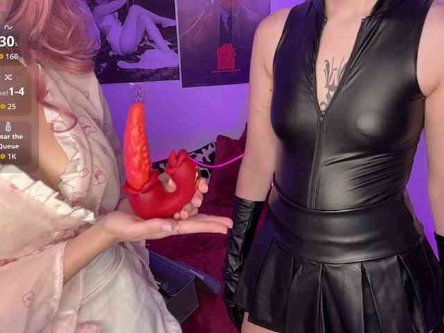 Lana-and-Jana webcam