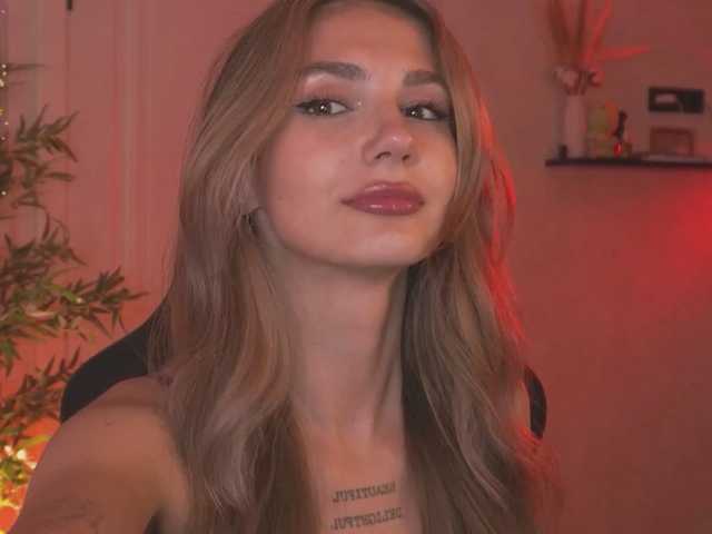 blue-beryyy live cam on BongaCams
