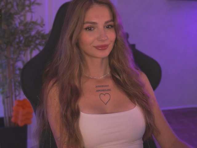 blue-beryyy, en directo ahora en BongaCams