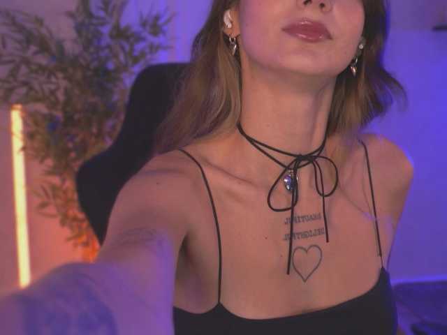 blue-beryyy live cam on BongaCams