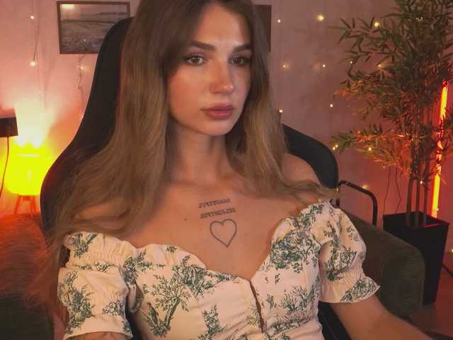 blue-beryyy live cam on BongaCams