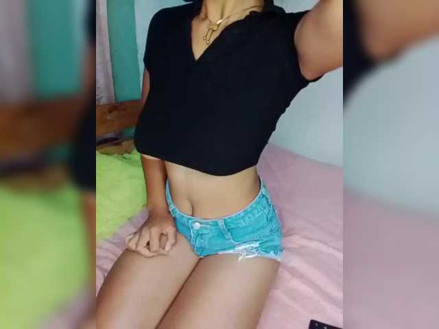 Sarah-71 live cam on BongaCams