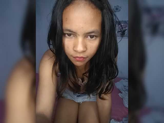 Sarah-71 live cam on BongaCams