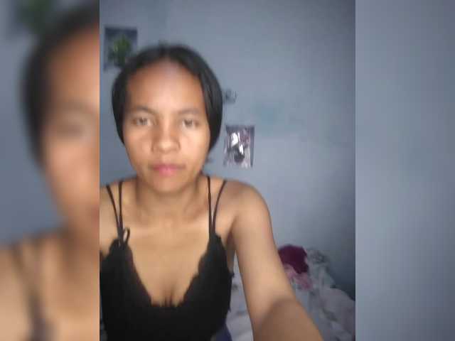 Sarah-71 live cam on BongaCams