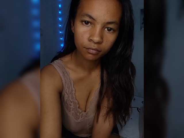 Sarah-71 live cam on BongaCams