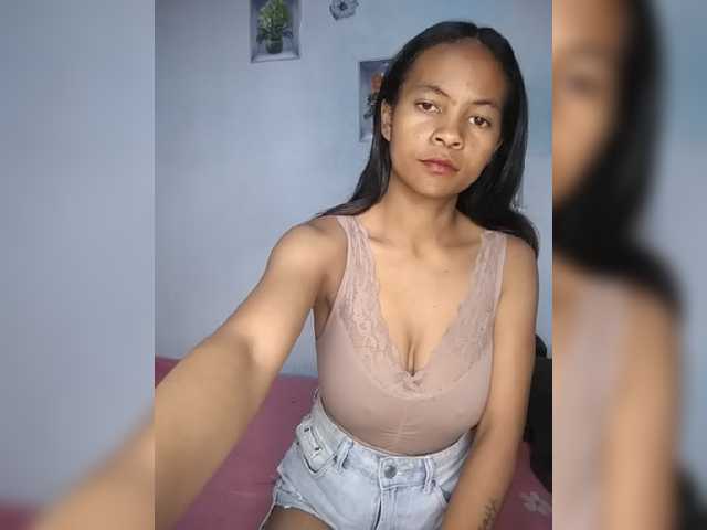 Sarah-71 live cam on BongaCams