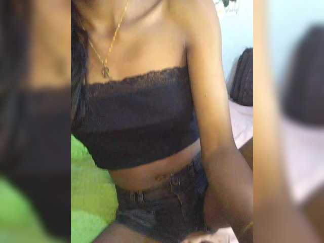 Sarah-71 live cam on BongaCams