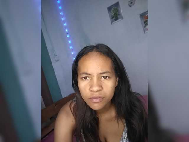 Sarah-71 live cam on BongaCams