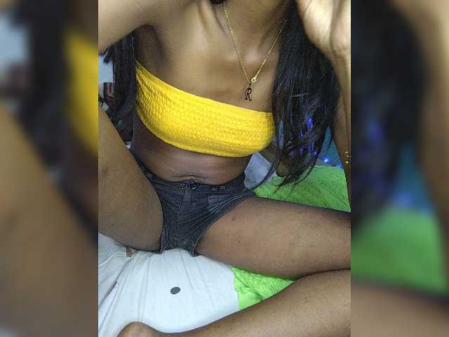 Sarah-71 live cam on BongaCams