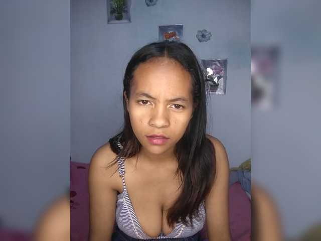 Sarah-71 live cam on BongaCams