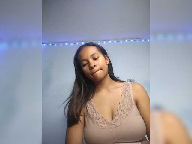 Sarah-71 live cam on BongaCams