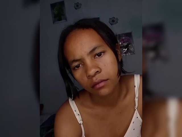 Sarah-71 live cam on BongaCams