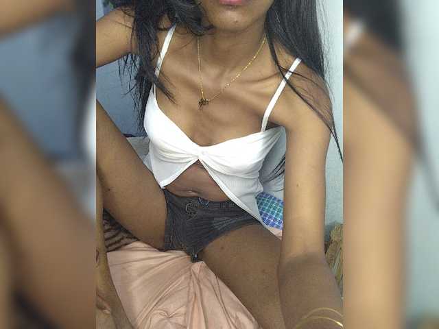 Sarah-71 live cam on BongaCams