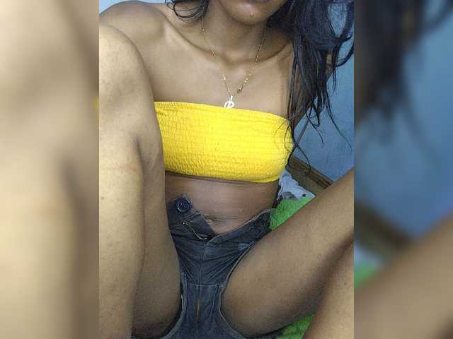 Sarah-71 live cam on BongaCams