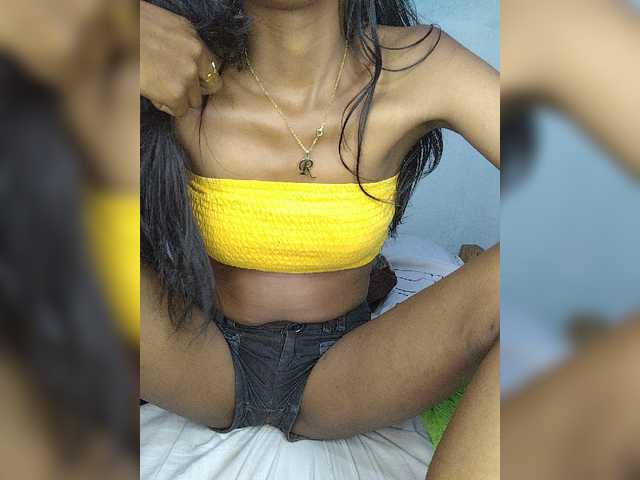 Sarah-71 live cam on BongaCams