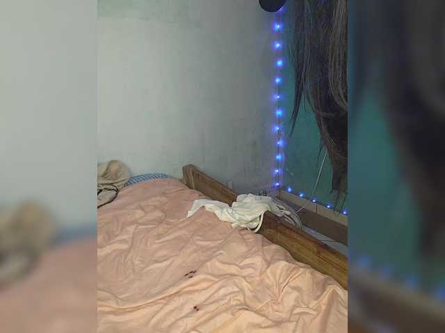 Sarah-71 live cam on BongaCams