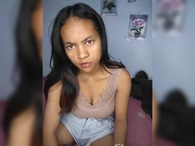 Sarah-71 live cam on BongaCams