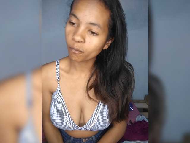 Sarah-71 live cam on BongaCams
