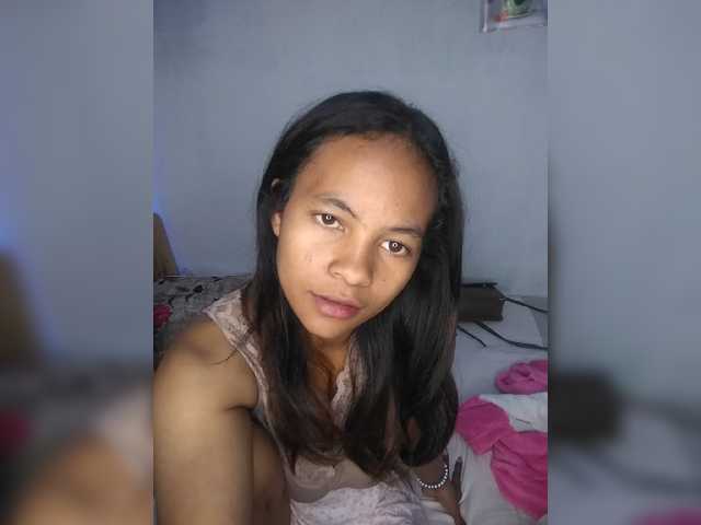 Sarah-71 live cam on BongaCams