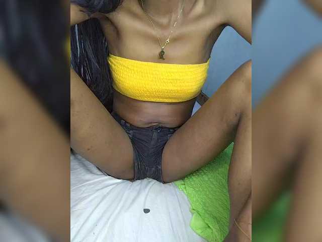 Sarah-71 live cam on BongaCams