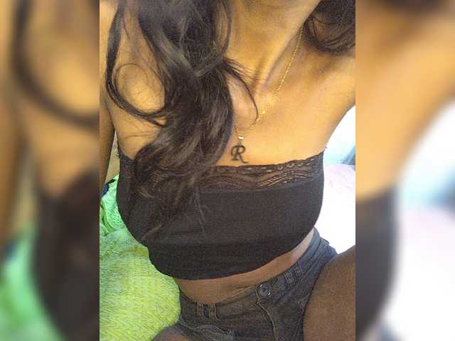 Sarah-71 live cam on BongaCams