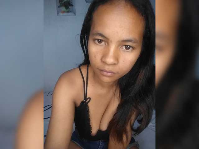 Sarah-71 live cam on BongaCams