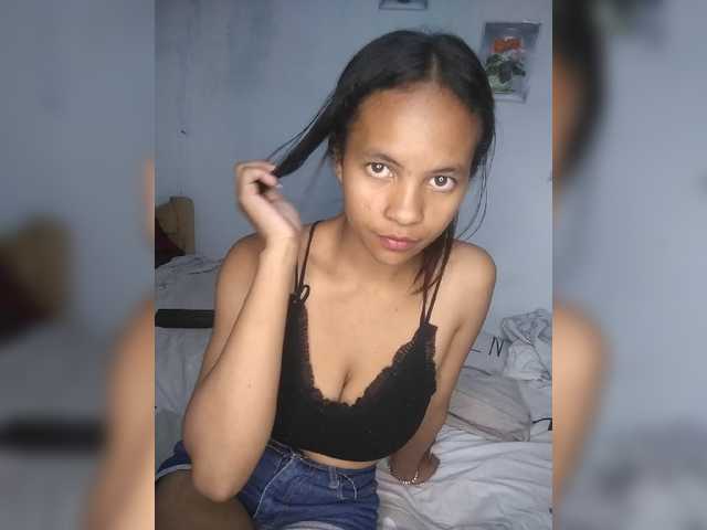 Sarah-71 live cam on BongaCams