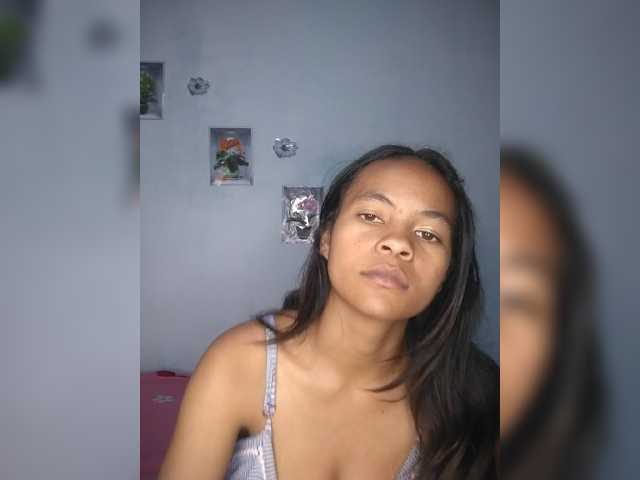 Sarah-71 live cam on BongaCams