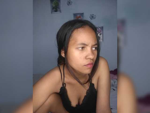 Sarah-71 live cam on BongaCams