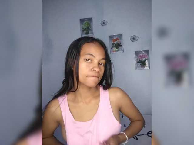 Sarah-71 live cam on BongaCams