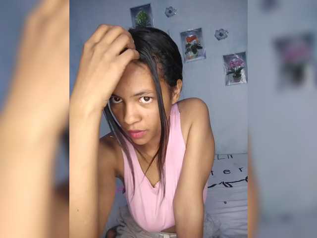 Sarah-71 live cam on BongaCams