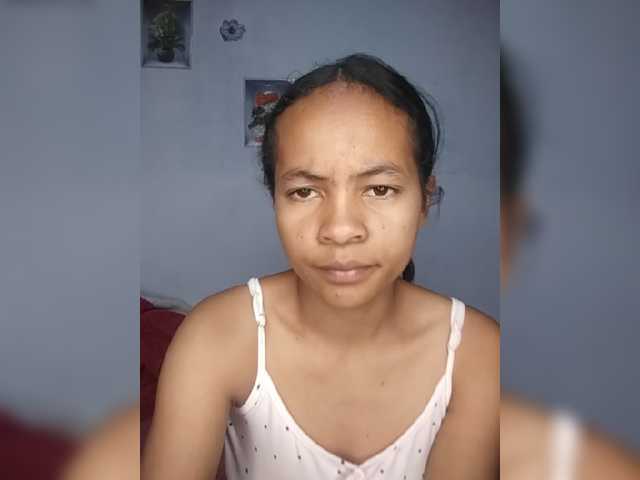 Sarah-71 live cam on BongaCams