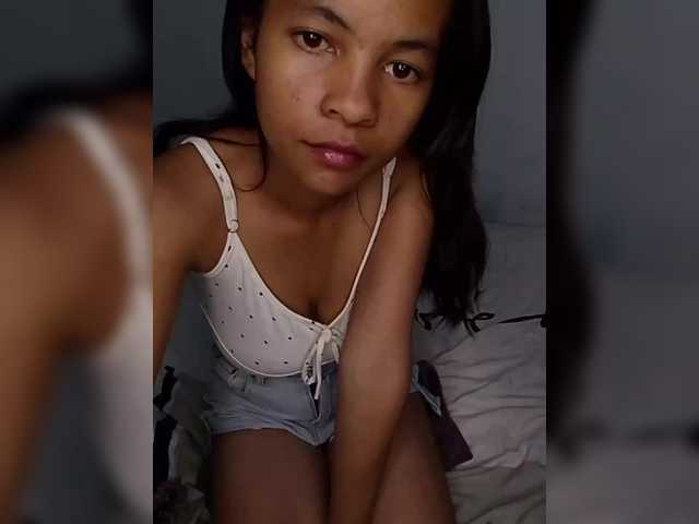 Sarah-71 live cam on BongaCams