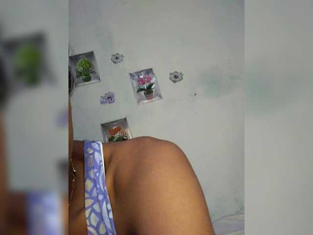 Sarah-71 live cam on BongaCams