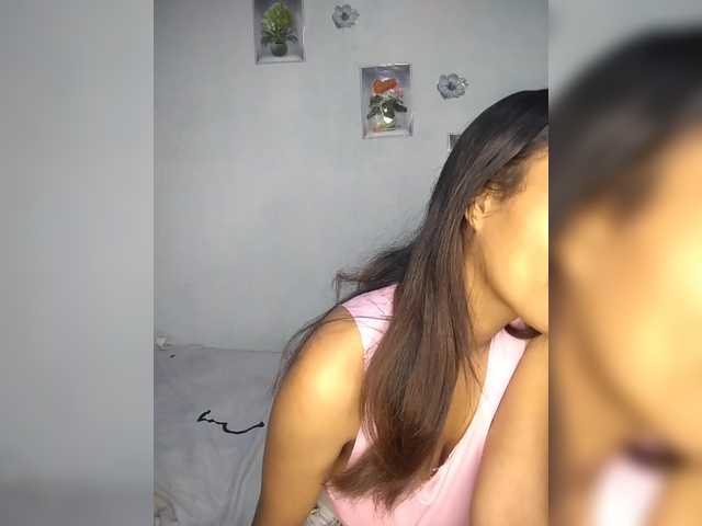 Sarah-71 live cam on BongaCams