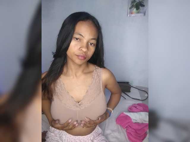 Sarah-71 live cam on BongaCams
